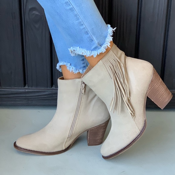 NIB Cream Leather Fringe Block Heel Ankle Bootie - Picture 5 of 8